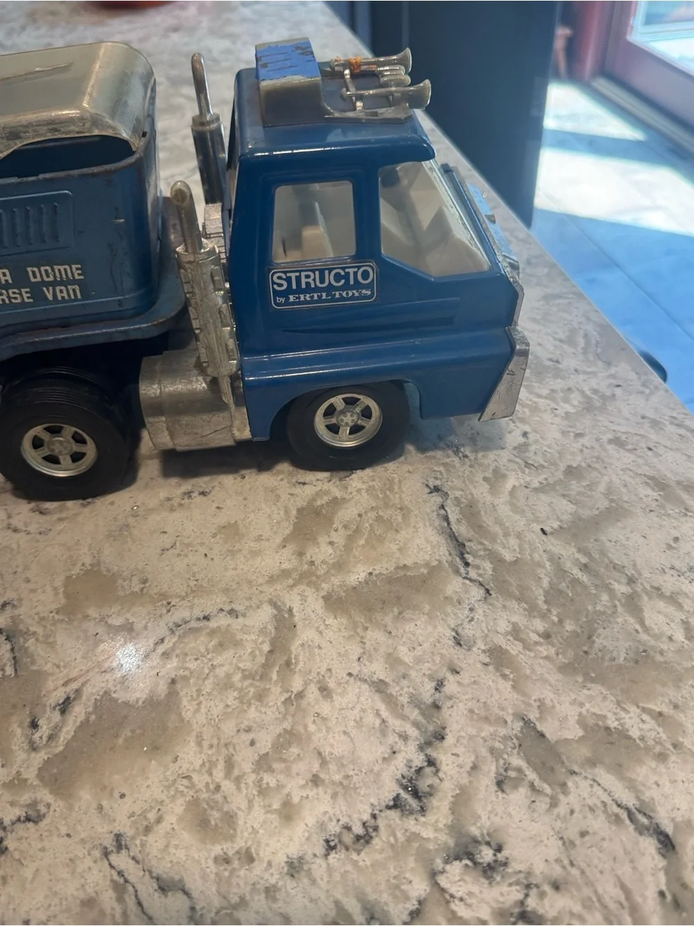 Blue Vista Dome Horse Van Toy Truck